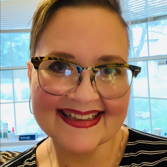 Hey there Poshers! - Picture 3 of 8